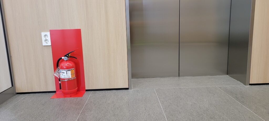 비상콘센트의 높이 및 위치 사진